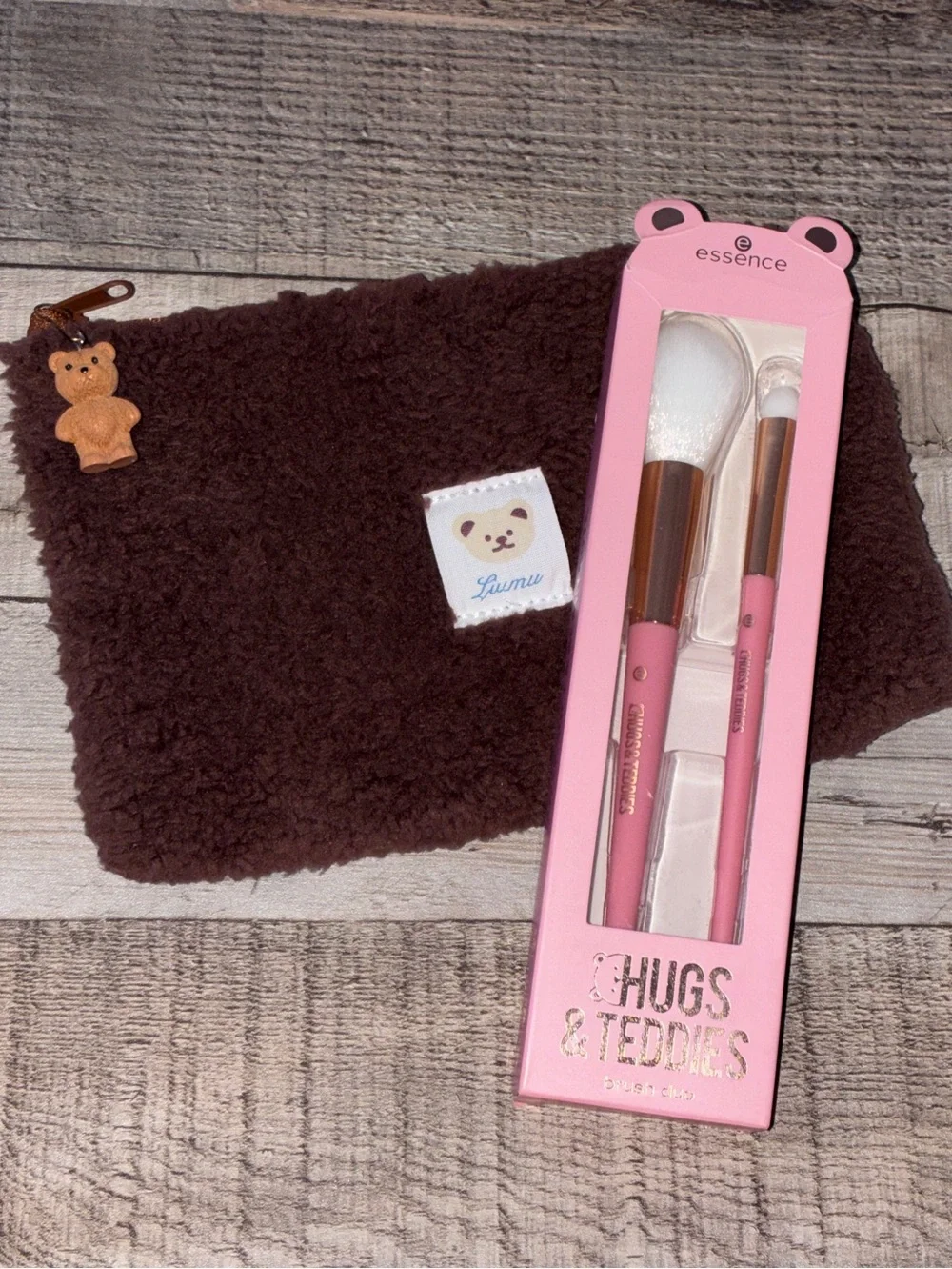 Essence Hugs & Teddies Eye & Face Makeup Brush Set